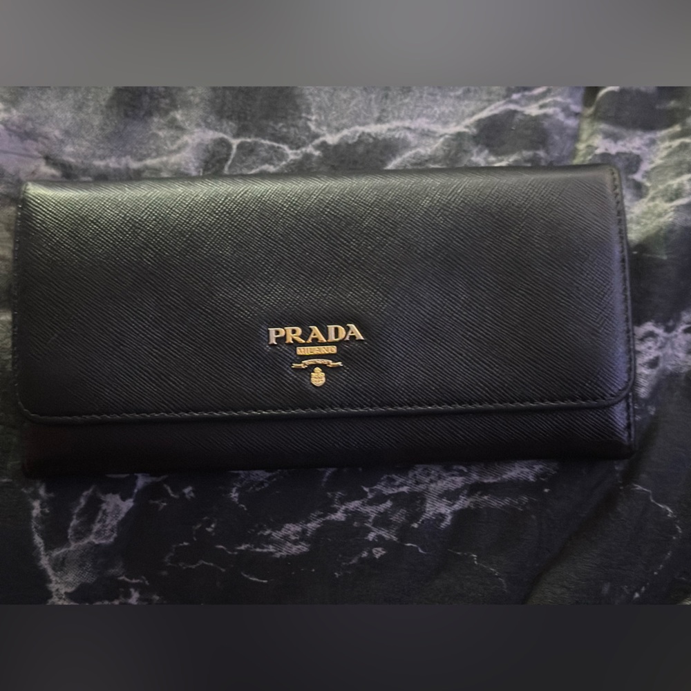 PRADA SAFFIANO LEATHER WALLET AUTHENTIC